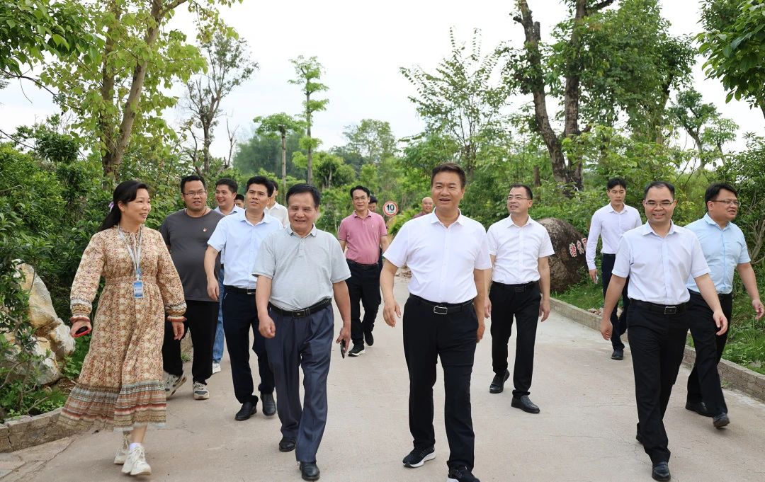 桂平市市长黄德佳等领导到我校指导工作 丨 乐竞平台（中国）科技公司